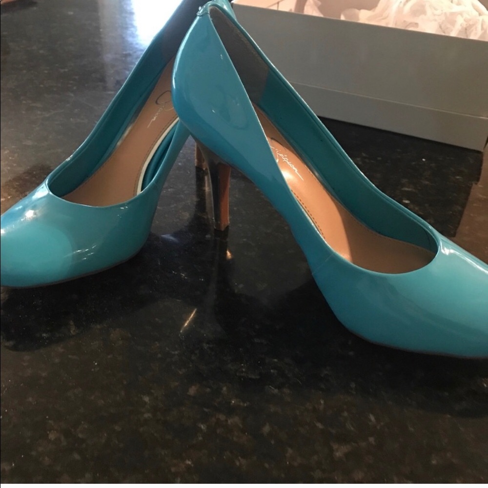 Jessica Simpson pumps